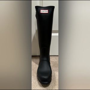 Tall Hunter Rain Boots - LIKE NEW